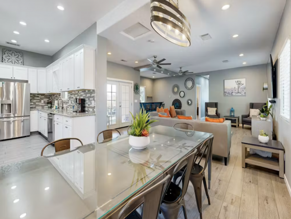 Gorgeous Palm Springs 5 Bedroom Home with Pool & Spa Sleeps 16